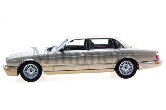 Jaguar XJ8 Scale Model
