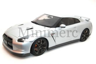 Nissan GT-R (R35) Scale Model