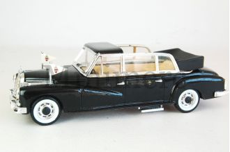 300 D Limousine Scale Model