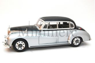 300 C Limousine Scale Model