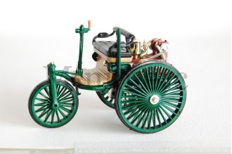 3 Wheeler Benz Patent Motorwagen Scale Model