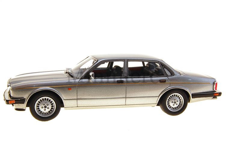 Jaguar XJ40 Sovereign 1990 Vert Clair Metallic Modellauto 1:43 Neo