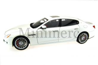 Maserati Quattroporte GTS Scale Model