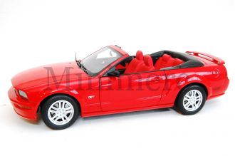 Ford Mustang GT Convertable 2005 Scale Model